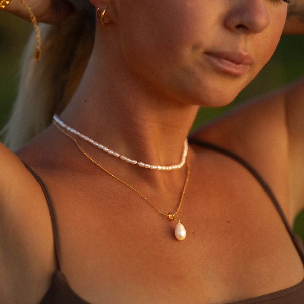 Amelia Pearl Pendant Necklace